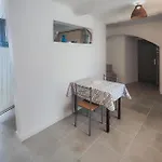 1 Bedroom Stunning In アパート *