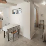 アパート 1 Bedroom Stunning In *