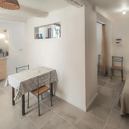 Apartment 1 Bedroom Stunning In *