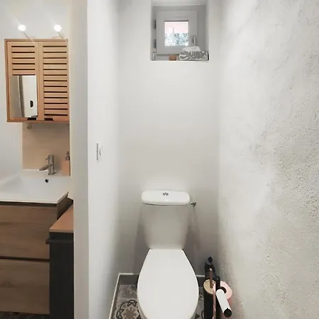 1 Bedroom Stunning In Apartment *