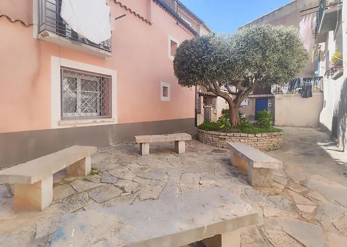 Appartement 1 Bedroom Lovely In Mèze