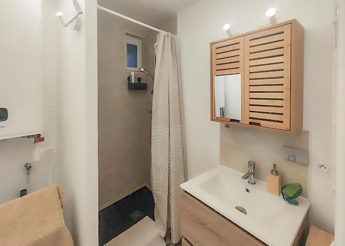 1 Bedroom Lovely In Appartement Mèze